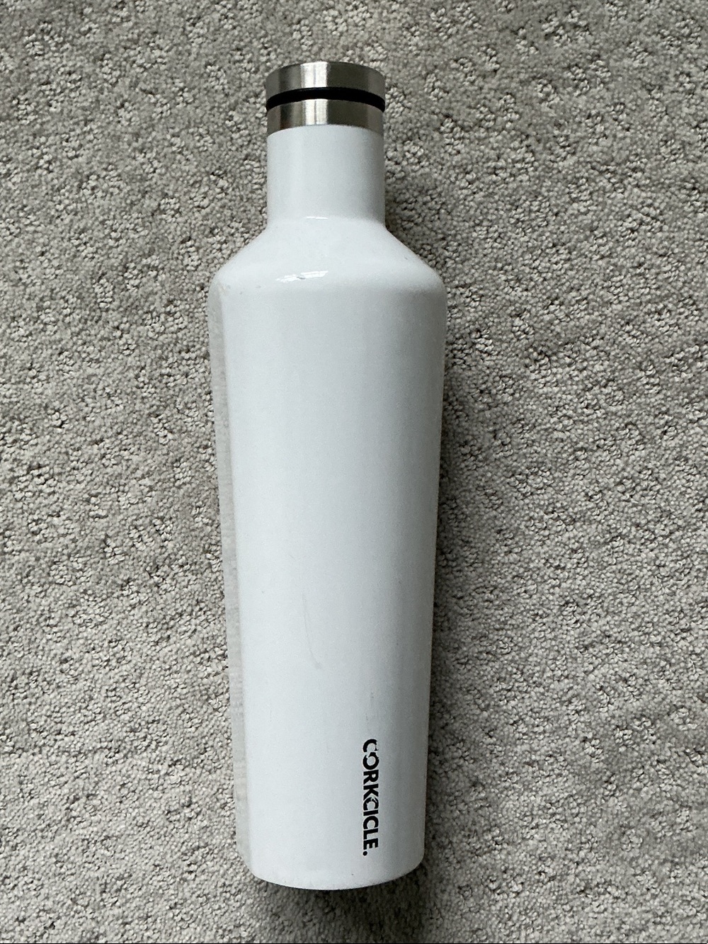Corkcicle 22 oz White Insulated Stainless Steel Bottle with Silver Cap